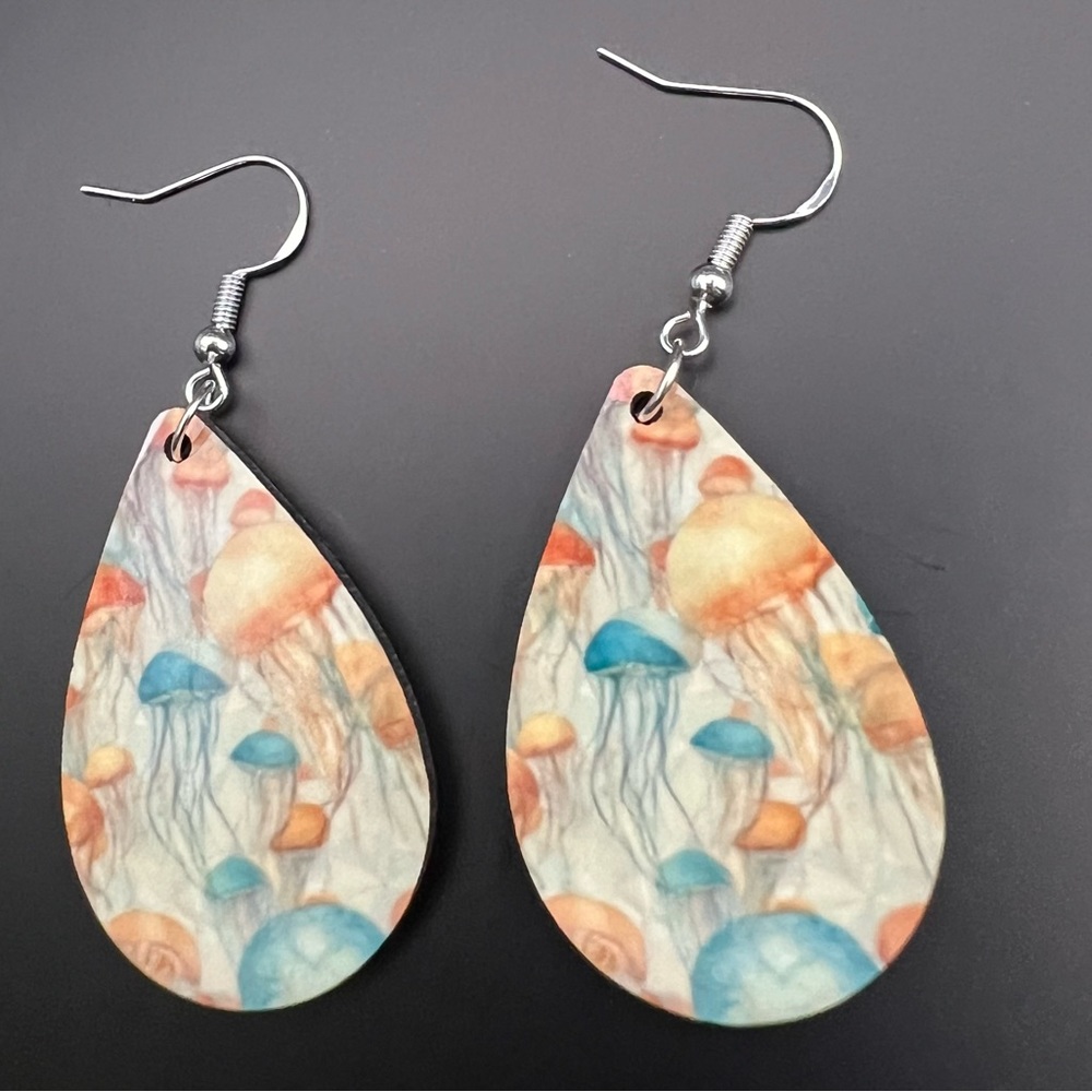 Jellyfish Patterned Teardrop Shaped Earrings - Picture 2 of 2